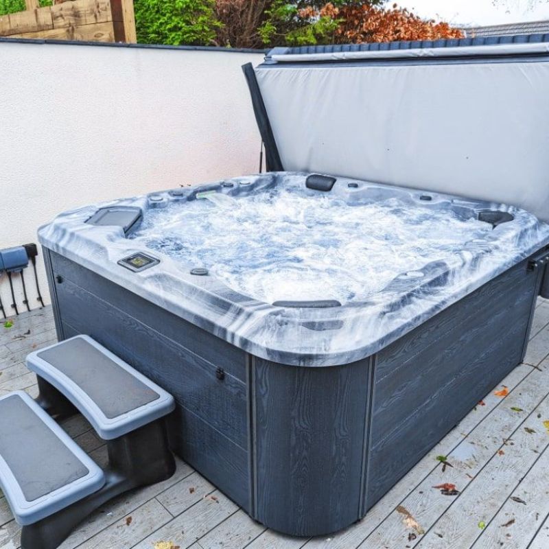 H2O 6000 Series 6-Seater (Twin-Pump) 32A Plug & Play Hot Tub